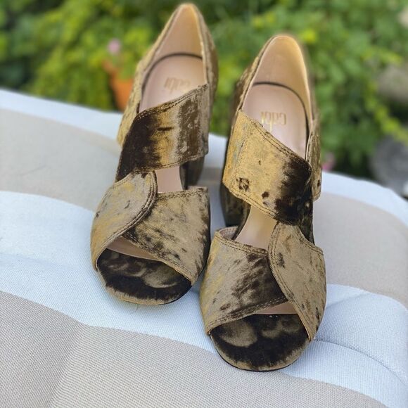 👡CAbi Interlock Green Crushed Velvet Chunky Open Toe Heels - Size 7 - Like New! - Picture 2 of 7